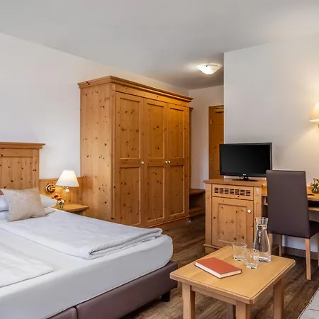 Otel Family Adriana 4*